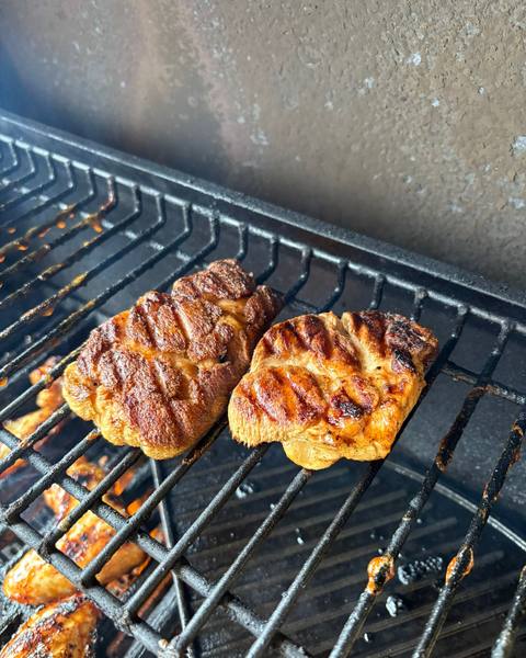 Gegrillte Löwenmähne auf dem Rost